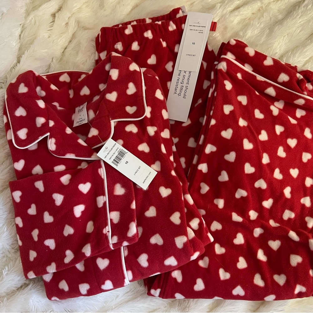 Gap girls size 10 fleece longsleeved pajama set.